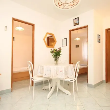 Rukavac 8837c Apartman Vis