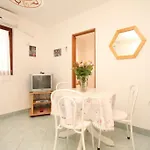 Rukavac 8837c Apartment