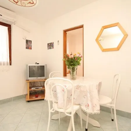 Rukavac 8837c Apartment
