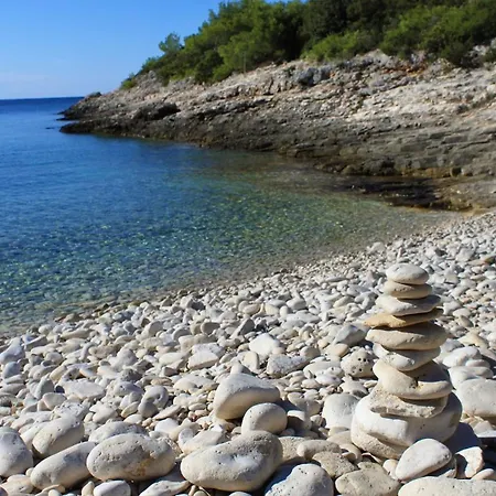 アパート Rukavac 8837c ヴィス