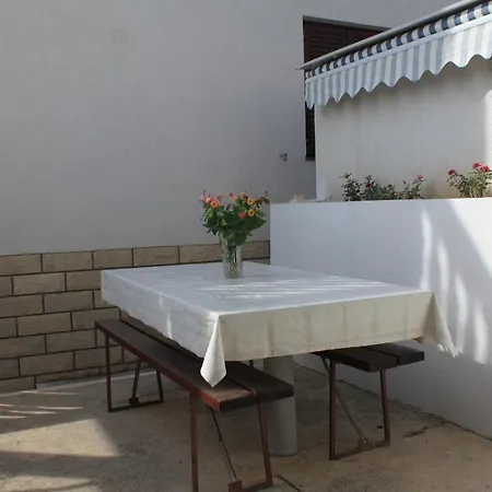 アパート Rukavac 8837c