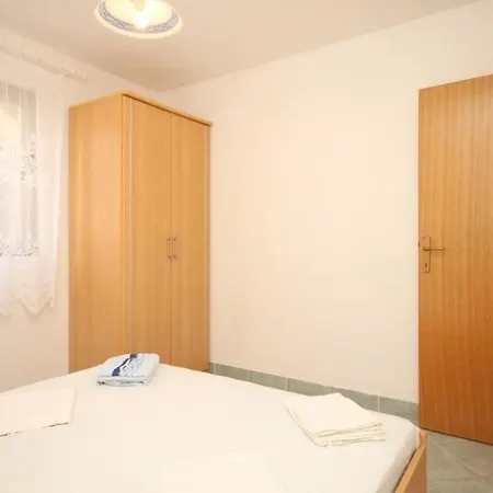 アパート Rukavac 8837c *