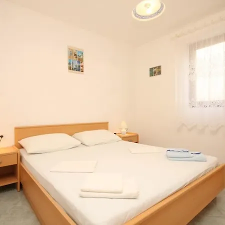 Rukavac 8837c アパート ヴィス