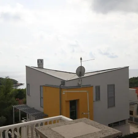 アパート Rukavac 8837c ヴィス